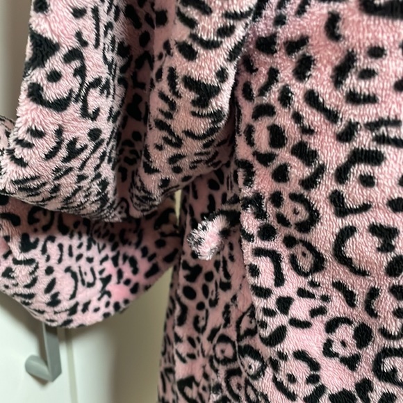 ULTA Bath Robe * Size Small * Pink and Black Animal Print - Picture 3 of 10